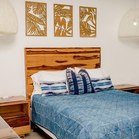 Whispering Seas Oceanfront Suite Ocho Rios Ngoại thất bức ảnh