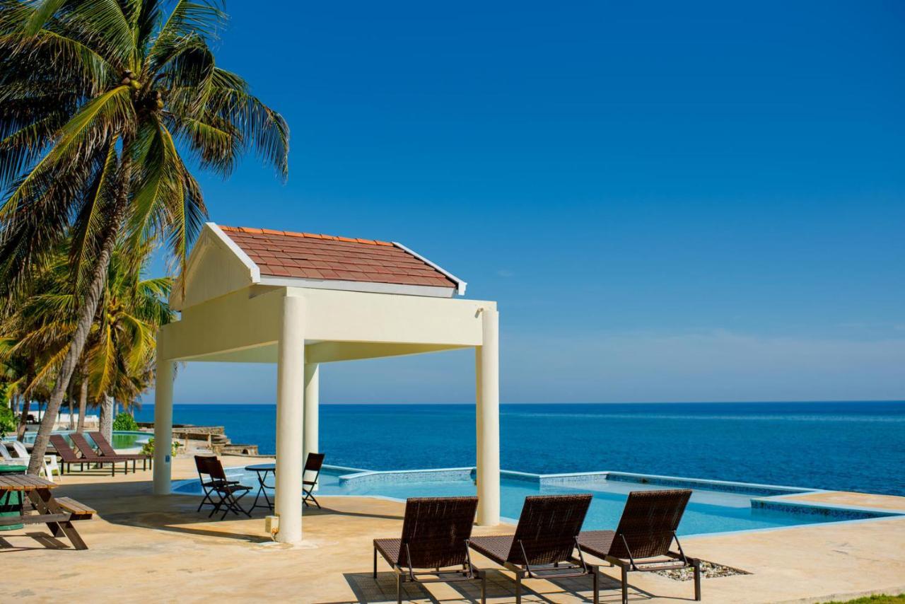 Whispering Seas Oceanfront Suite Ocho Rios Ngoại thất bức ảnh