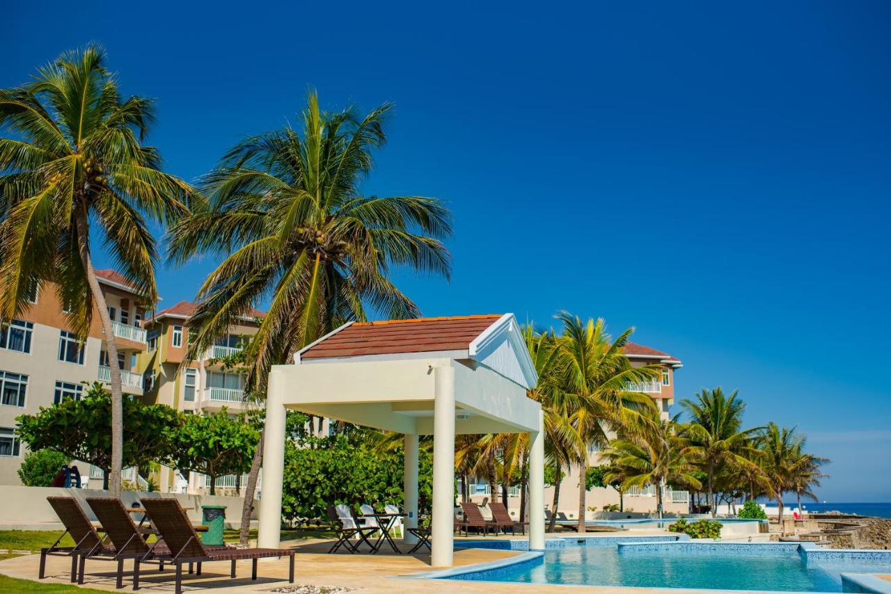 Whispering Seas Oceanfront Suite Ocho Rios Ngoại thất bức ảnh